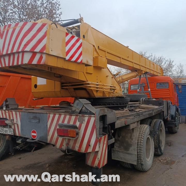 Aftokran 25 tonn 22 metr